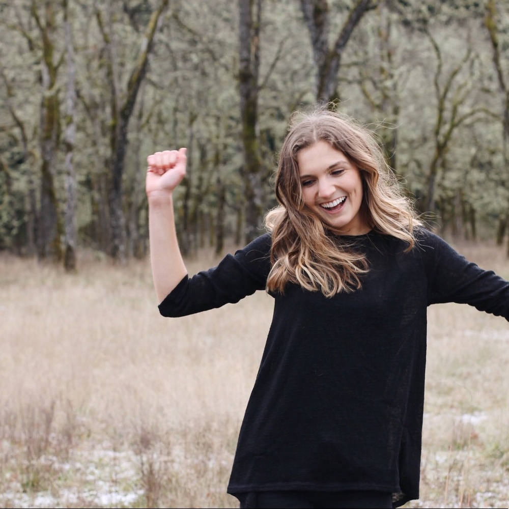 BASIC BLACK TEE